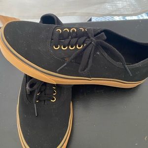 vans lowtop black with gun bottoms no rips no tears like new